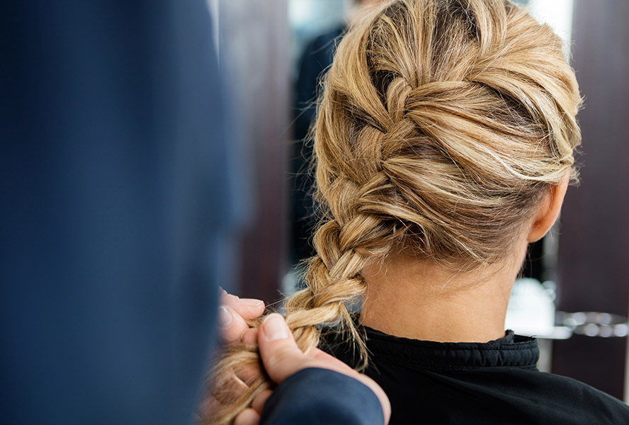 Haare zum Trachten-Outfit gestylt