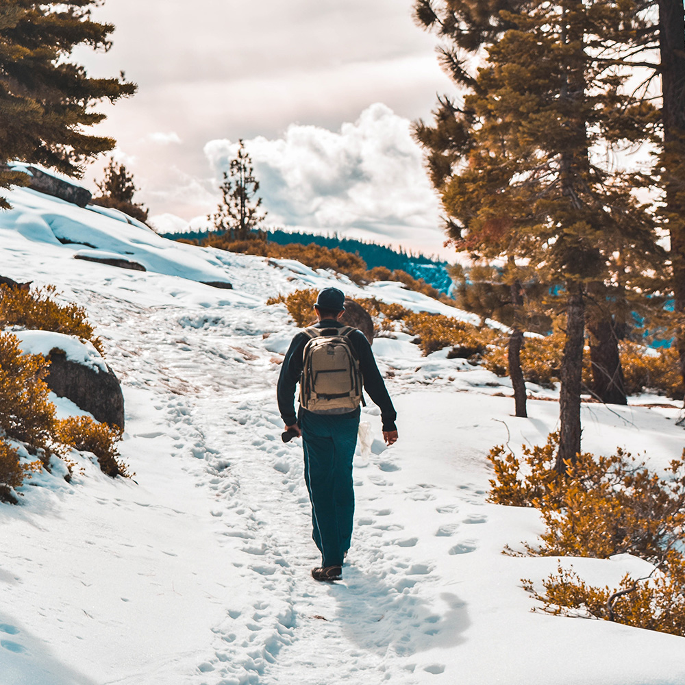 Winterwanderung bei Schnee im Schwarzwald