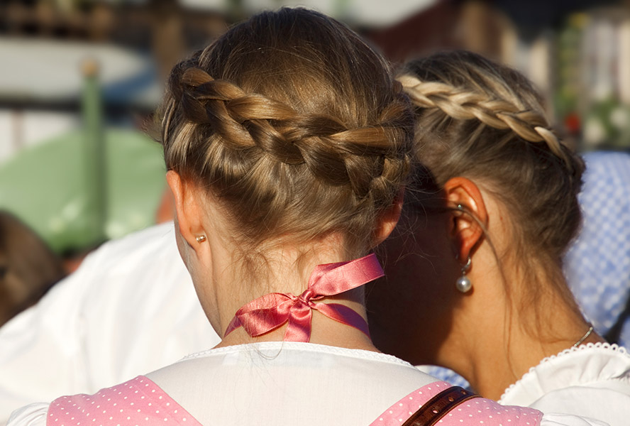 Haare zum Trachten-Outfit gestylt