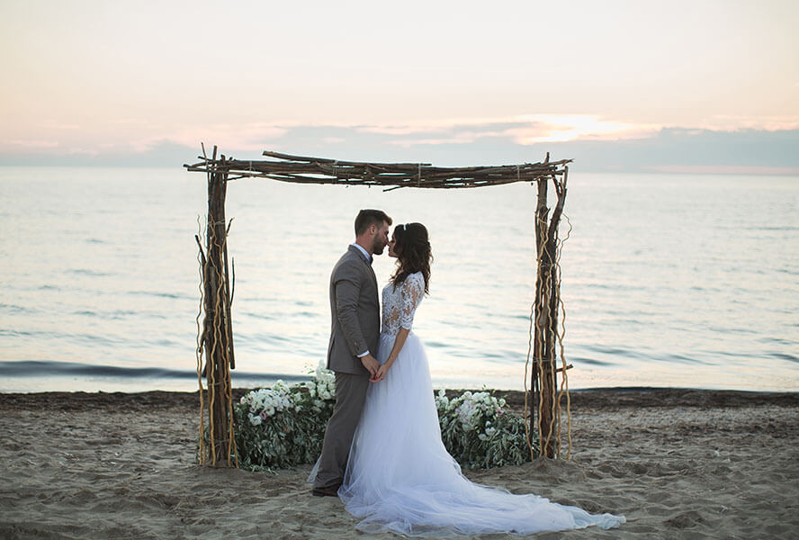 Hochzeitspaar am Strand