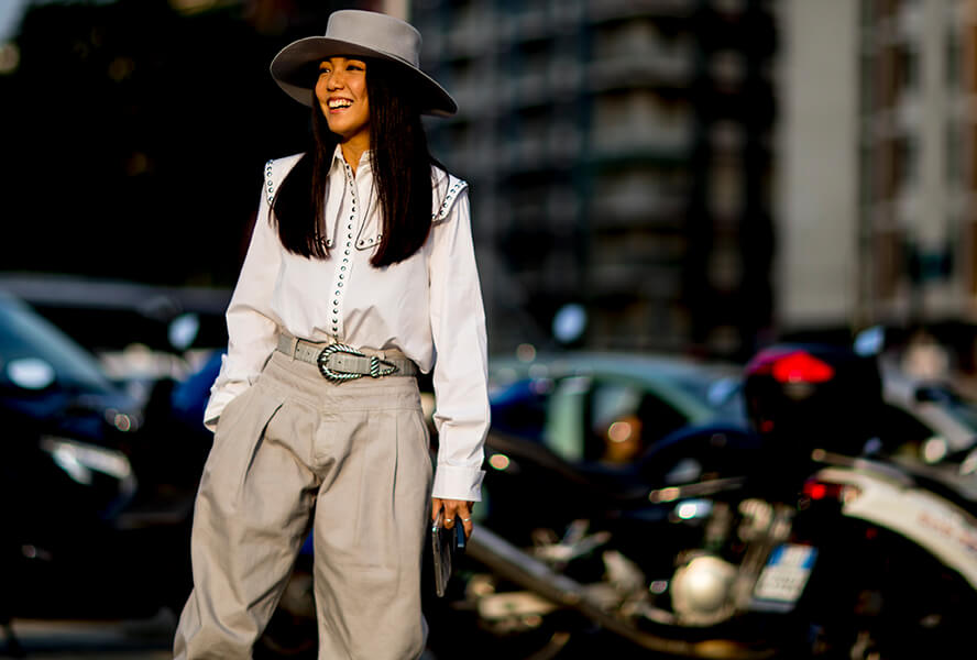 Frau mit Boho Accessoires